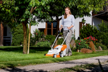 Аккумуляторная газонокосилка Stihl MA 235, с AK 20 и AL 101