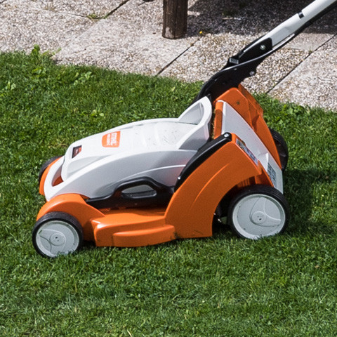 Аккумуляторная газонокосилка Stihl RMA 339.0 C SET (AK 20, AL 101)