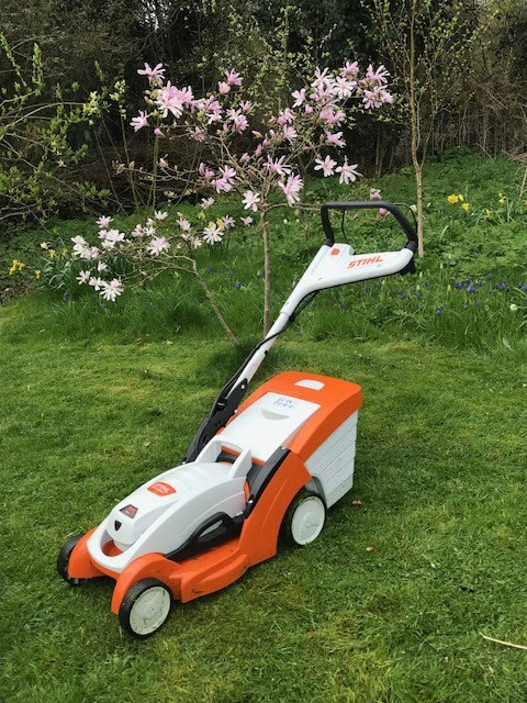 Аккумуляторная газонокосилка Stihl RMA 339.0 C SET (AK 20, AL 101)