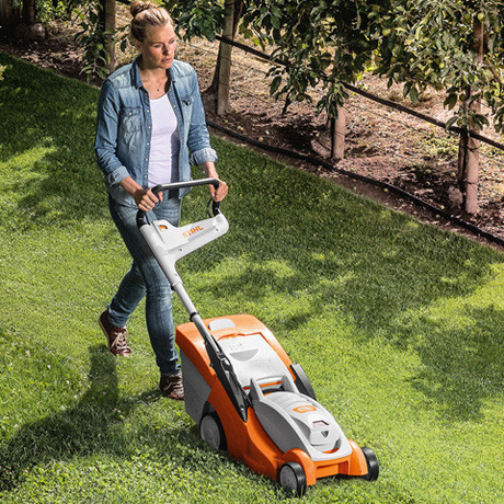 Аккумуляторная газонокосилка Stihl RMA 339.0 C SET (AK 20, AL 101)