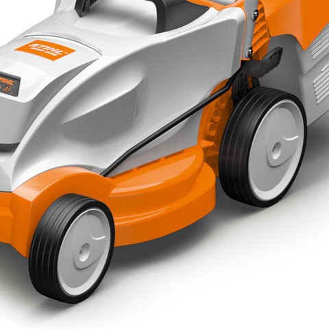 Аккумуляторная газонокосилка Stihl RMA 235 c AK 30 и AL 101